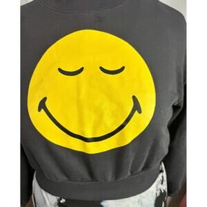 SmileyWorld Cropped Sweatshirt | Gray Graphic Crewneck  M  Retro Streetwear Vibe